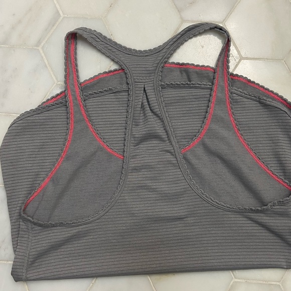 Lululemon tank top size 2-4 - Picture 4 of 8